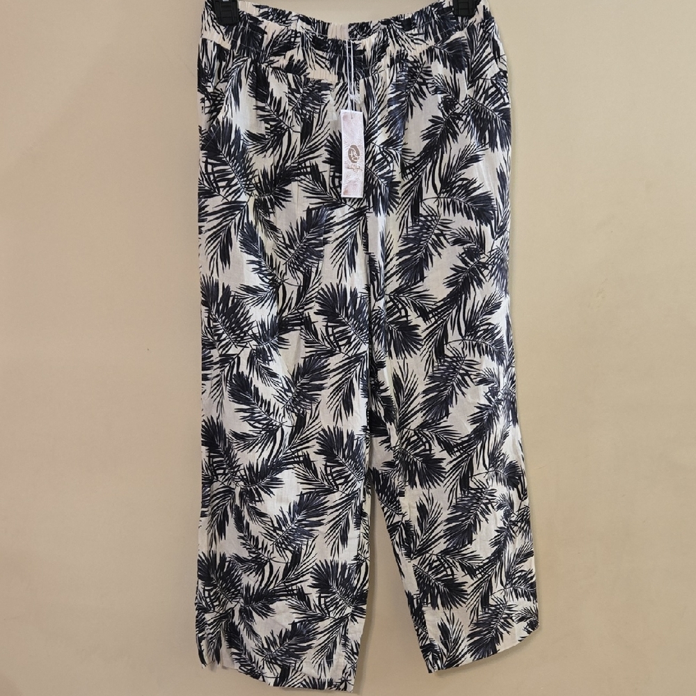 Panama Jack Black and Cream Palm Print Cropped Pants